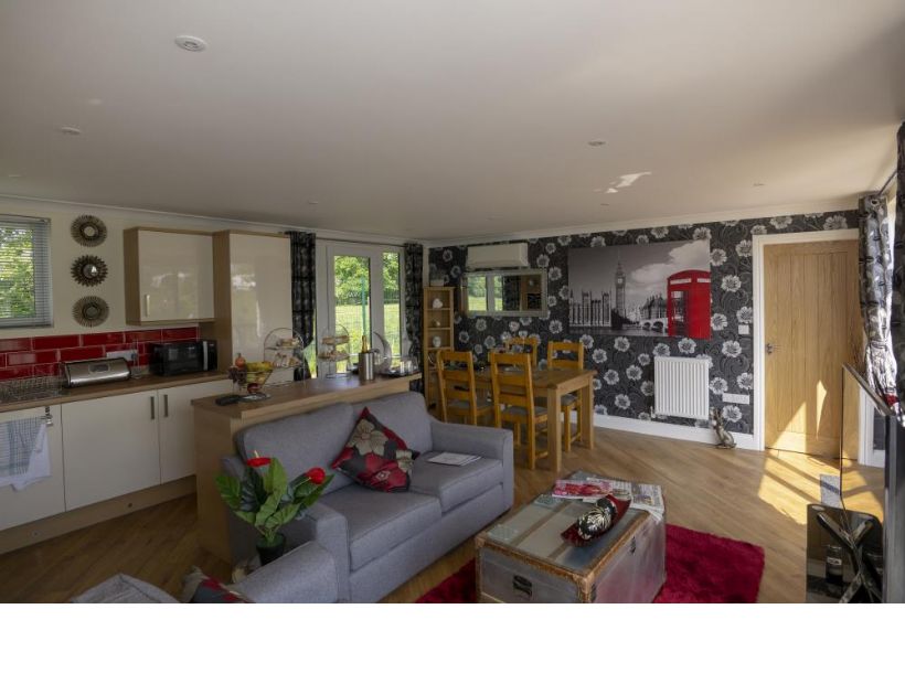 4 Berth Caravan to rent Swan Lodge Caistor Lake Lincolnshire