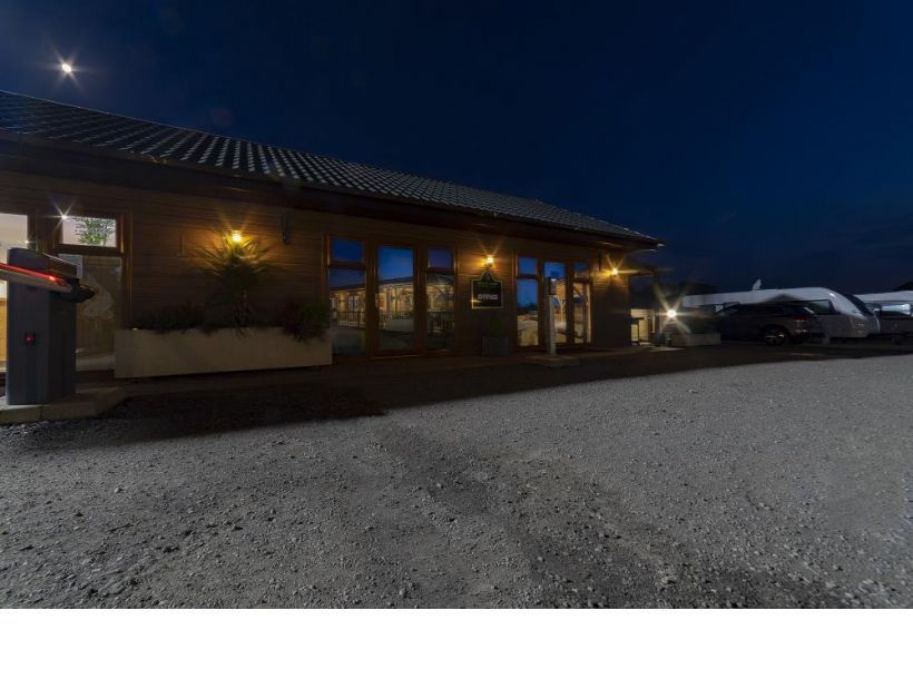 Grebe lodge to rent at Caistor Lake Park Lincolnshire