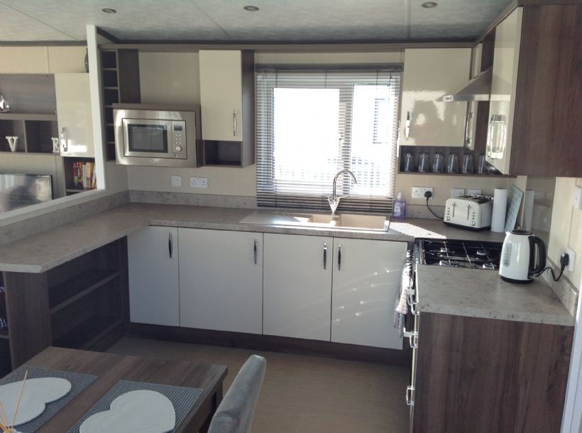Stunning Caravan For Hire on HafanYMor. Luxury At Its Best